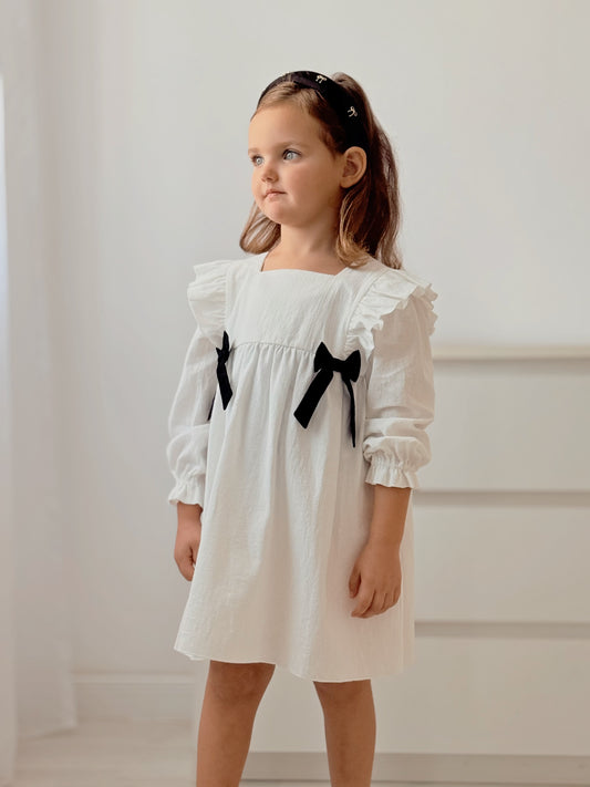 Rochita fetite alba cu fundite negre