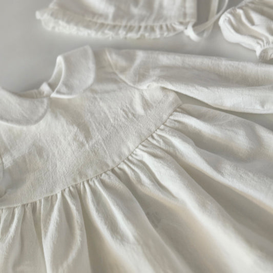 Rochita  alba de botez cu guleras