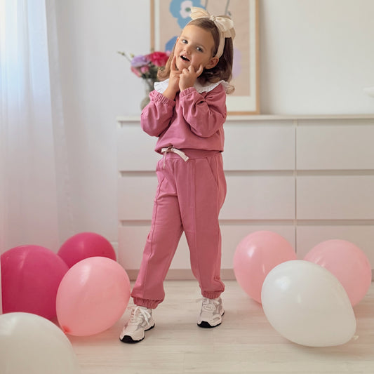 Compleu roz cu guleras pentru fete