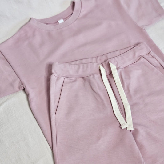 Set oversize tricou si pantaloni scurti  roz din bumbac