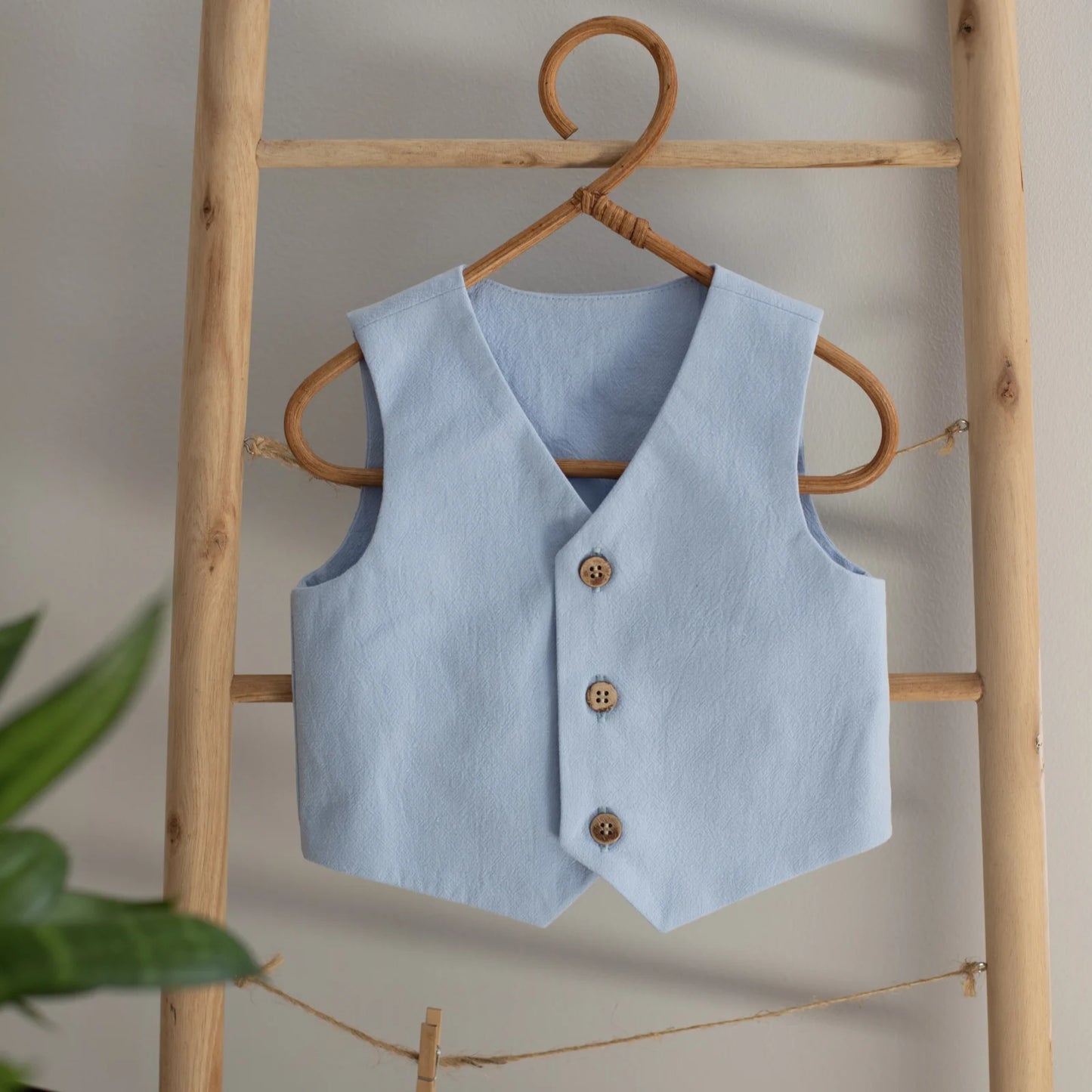 Costum botez baieti albastru vesta cu pantaloni