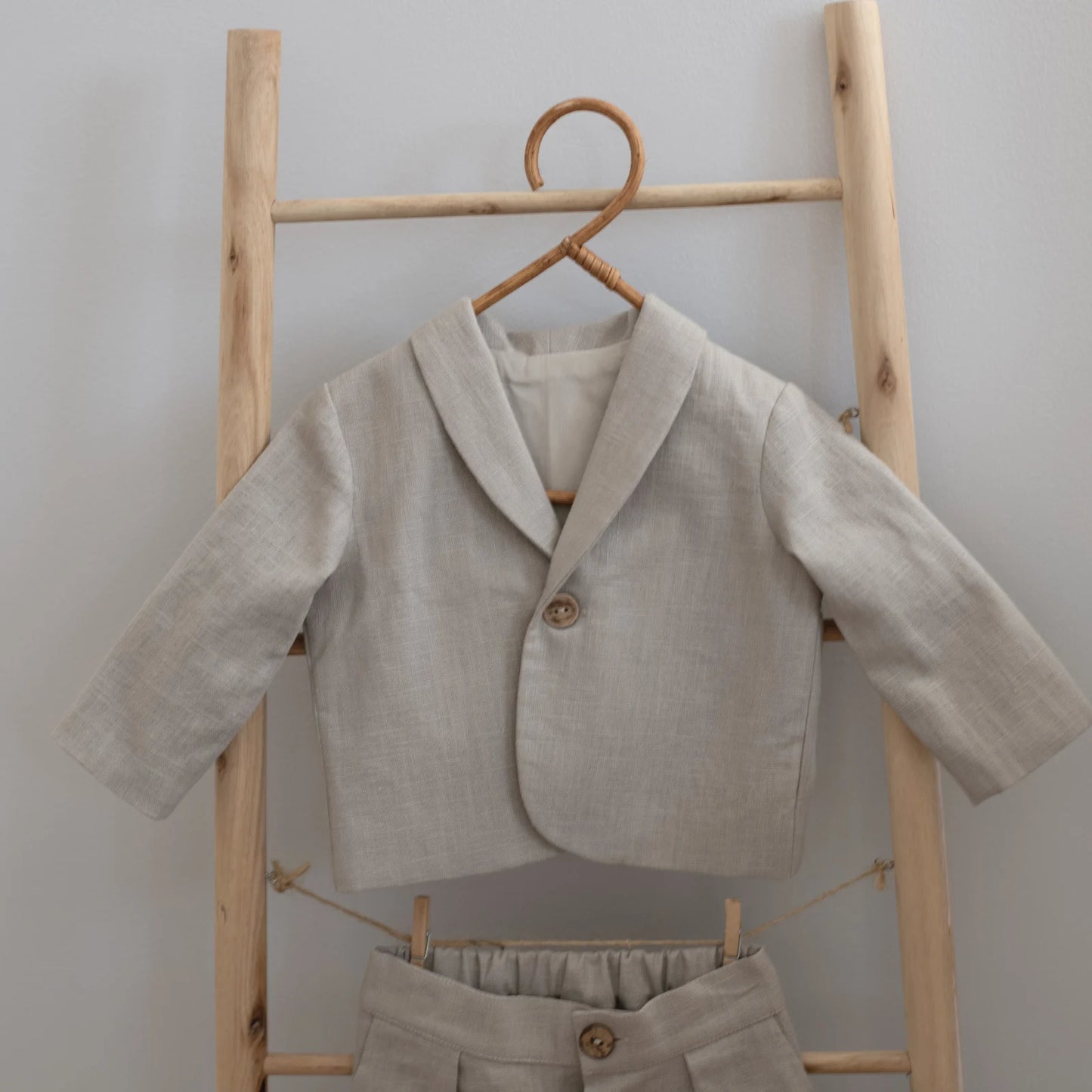 Costum botez baieti bej din in