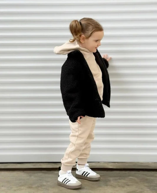 Geaca neagra cu blanita