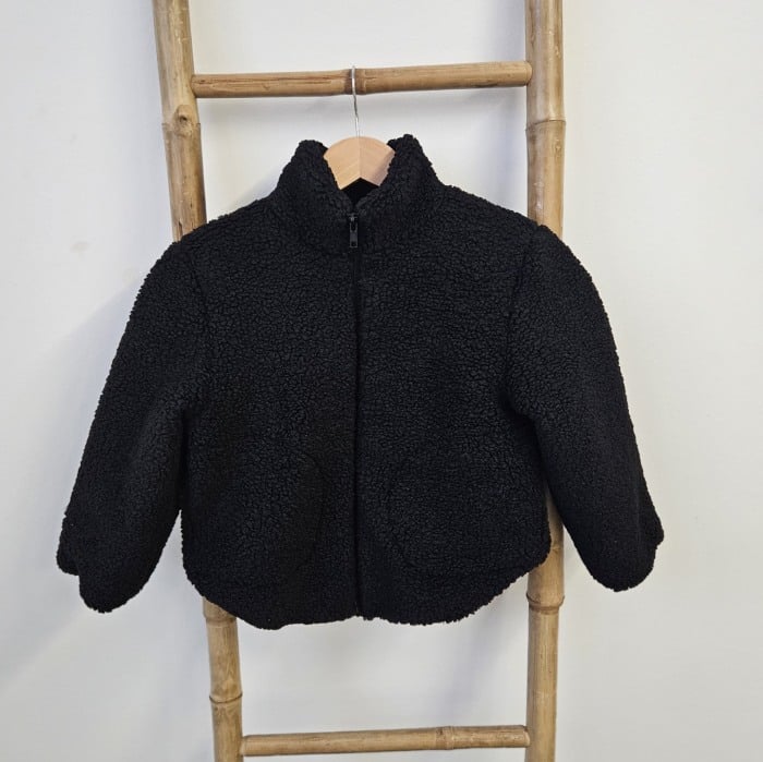 Geaca neagra cu blanita