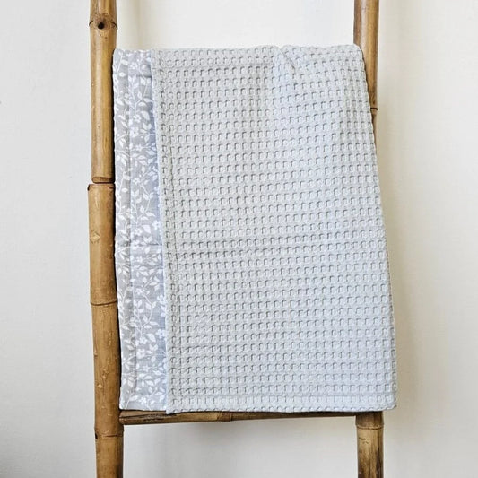 Paturica pentru copii din muselina si bumbac waffle 75x75cm