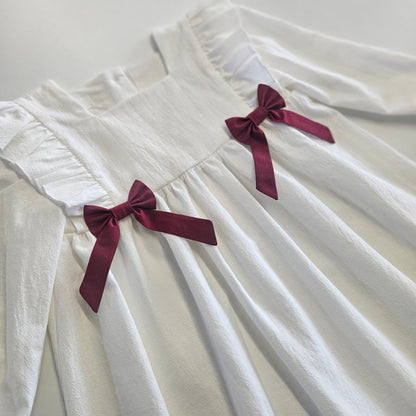 Rochita fetite alba cu fundite bordo