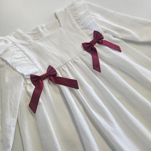 Rochita fetite alba cu fundite bordo