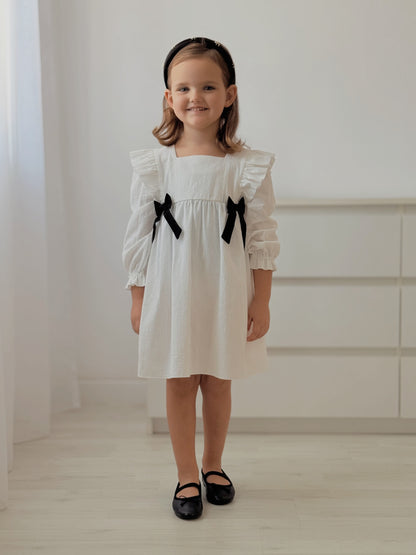 Rochita fetite alba cu fundite negre