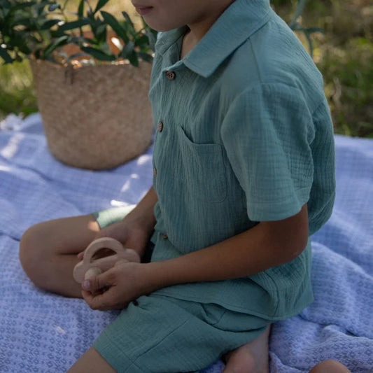 Camasa cu pantaloni scurti din muselina