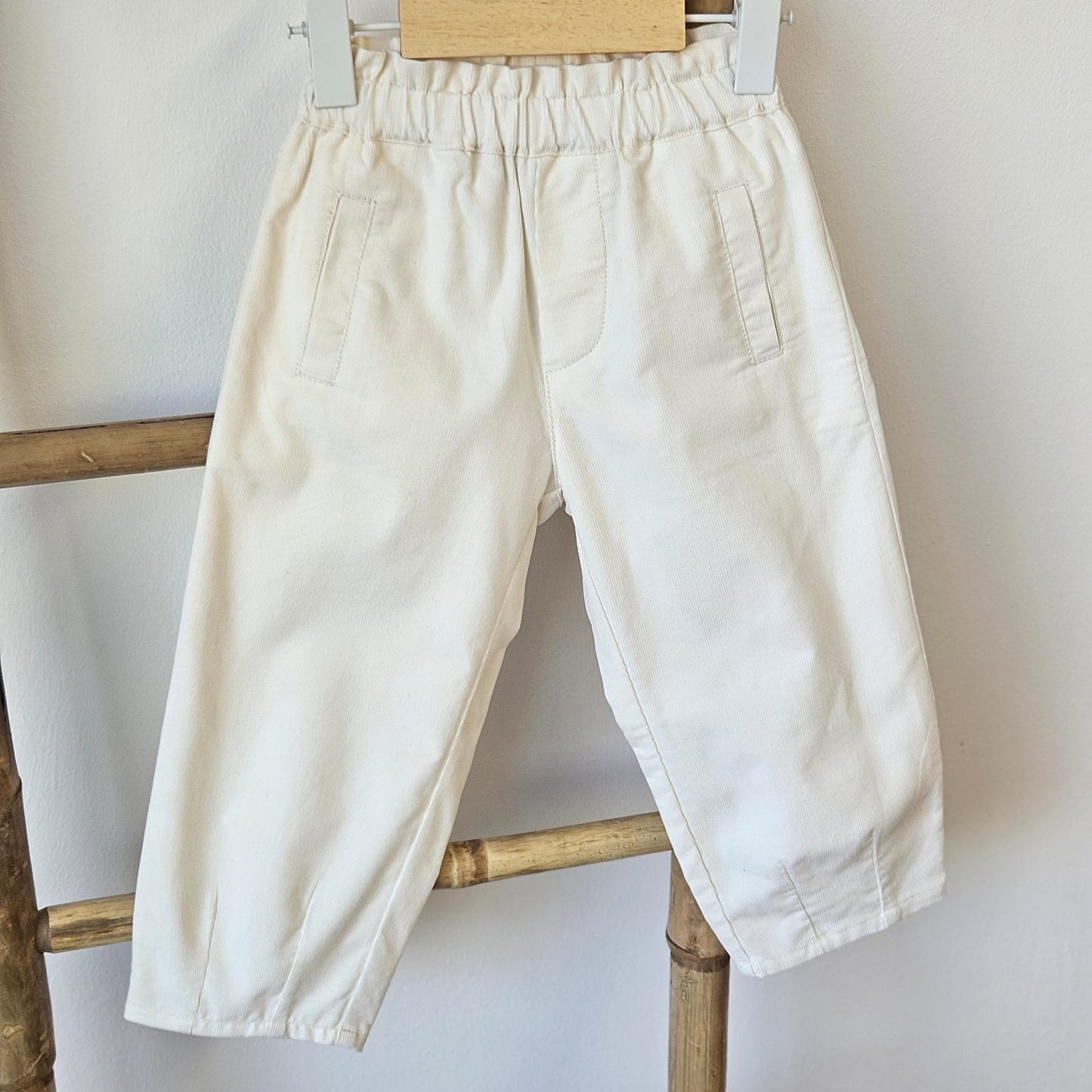 Pantaloni din catifea